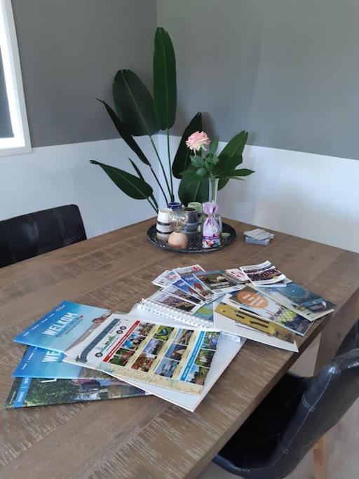 B&B Weidse Blik Ingelum Engelum ภายนอก รูปภาพ